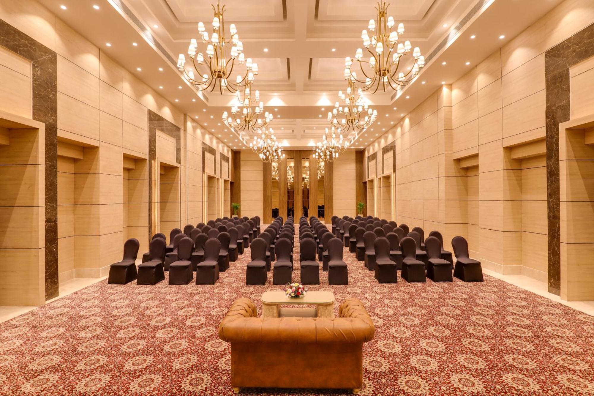 Lemon Tree Hotel, Rishikesh Bagian luar foto