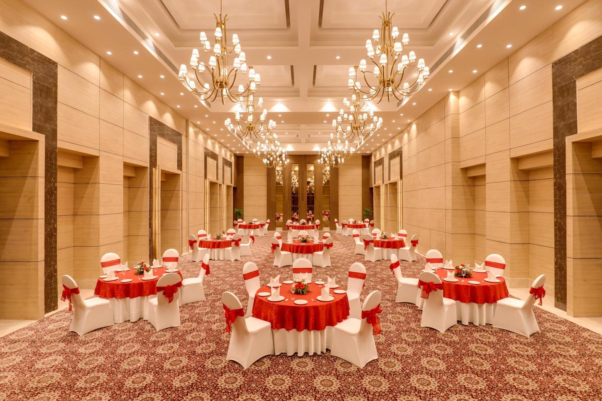 Lemon Tree Hotel, Rishikesh Bagian luar foto