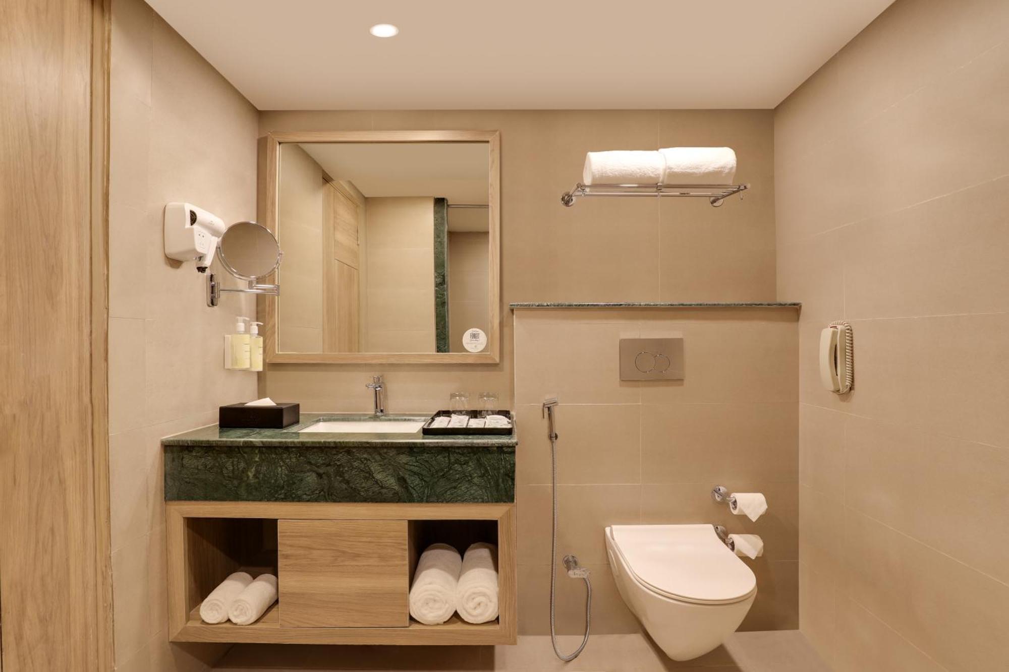 Lemon Tree Hotel, Rishikesh Bagian luar foto