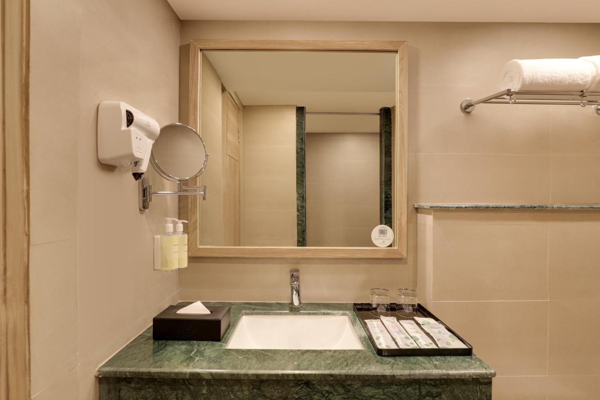 Lemon Tree Hotel, Rishikesh Bagian luar foto