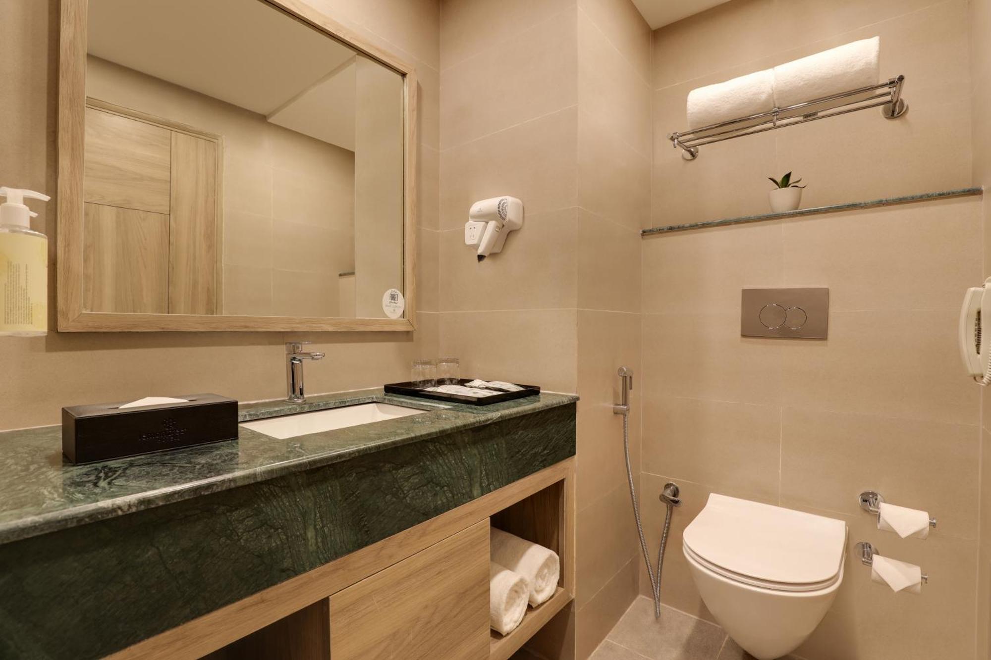Lemon Tree Hotel, Rishikesh Bagian luar foto