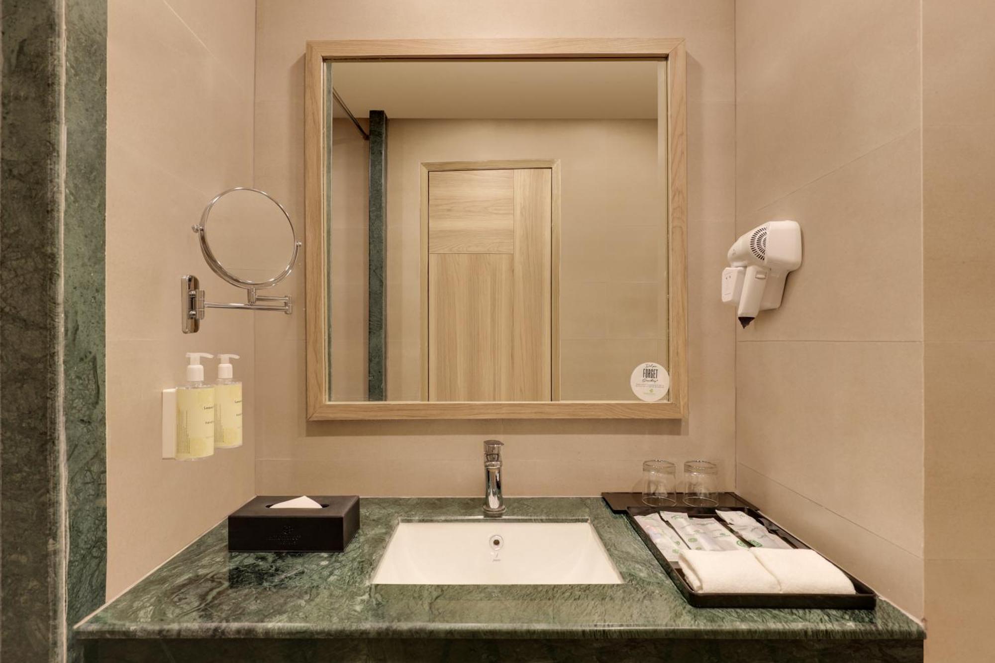 Lemon Tree Hotel, Rishikesh Bagian luar foto