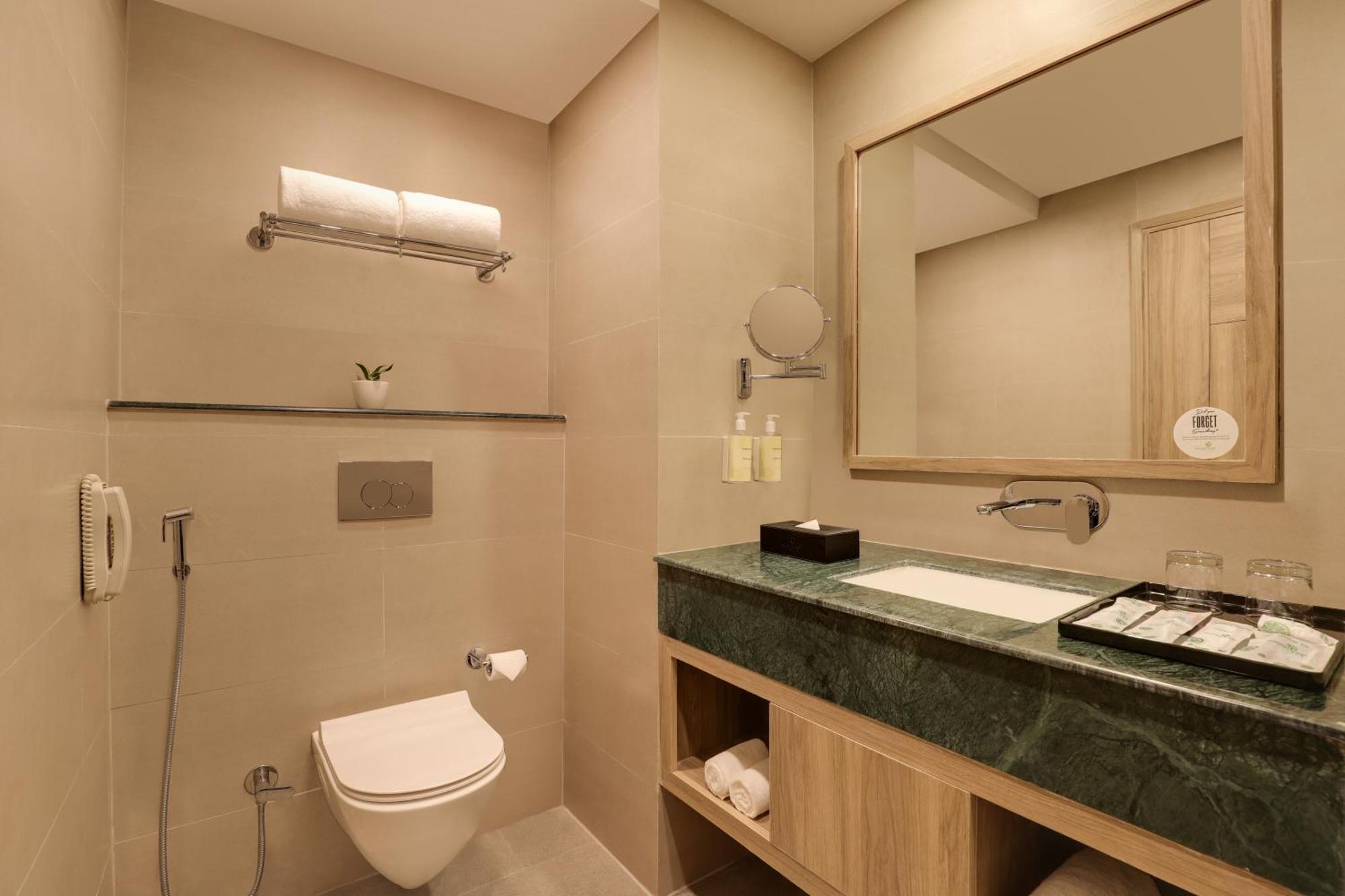 Lemon Tree Hotel, Rishikesh Bagian luar foto